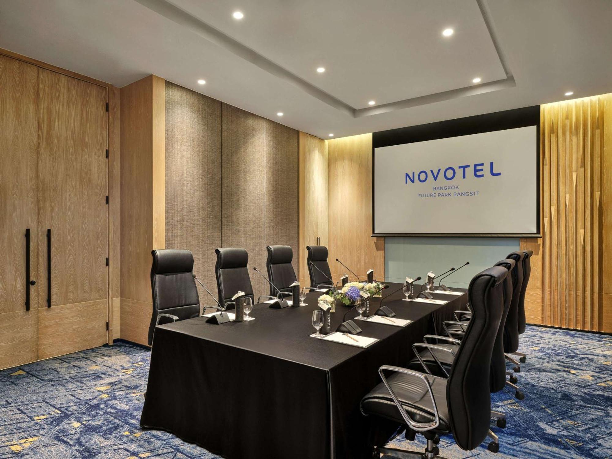 Novotel Bangkok Future Park Rangsit Патхумтхани Экстерьер фото