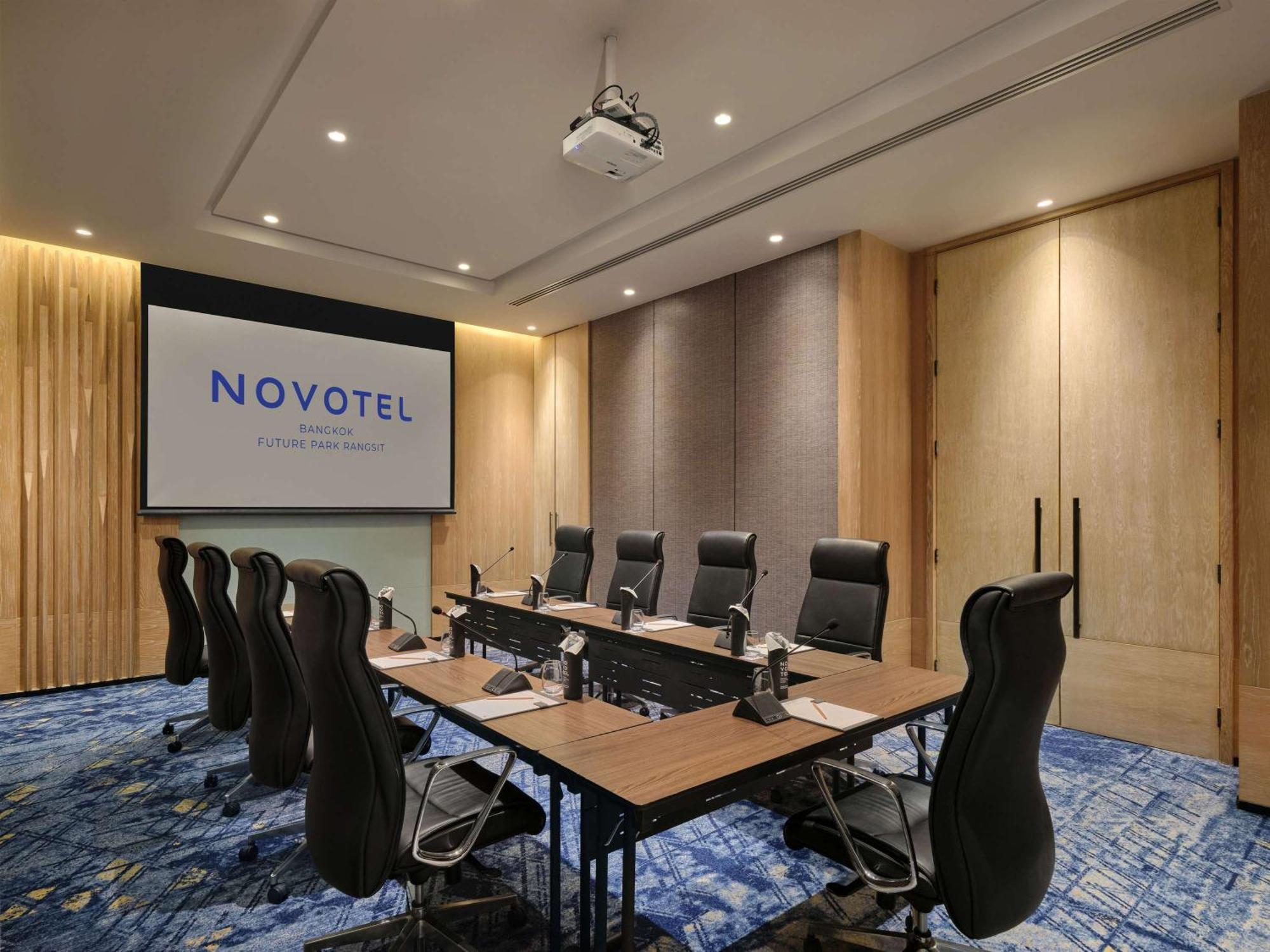 Novotel Bangkok Future Park Rangsit Патхумтхани Экстерьер фото