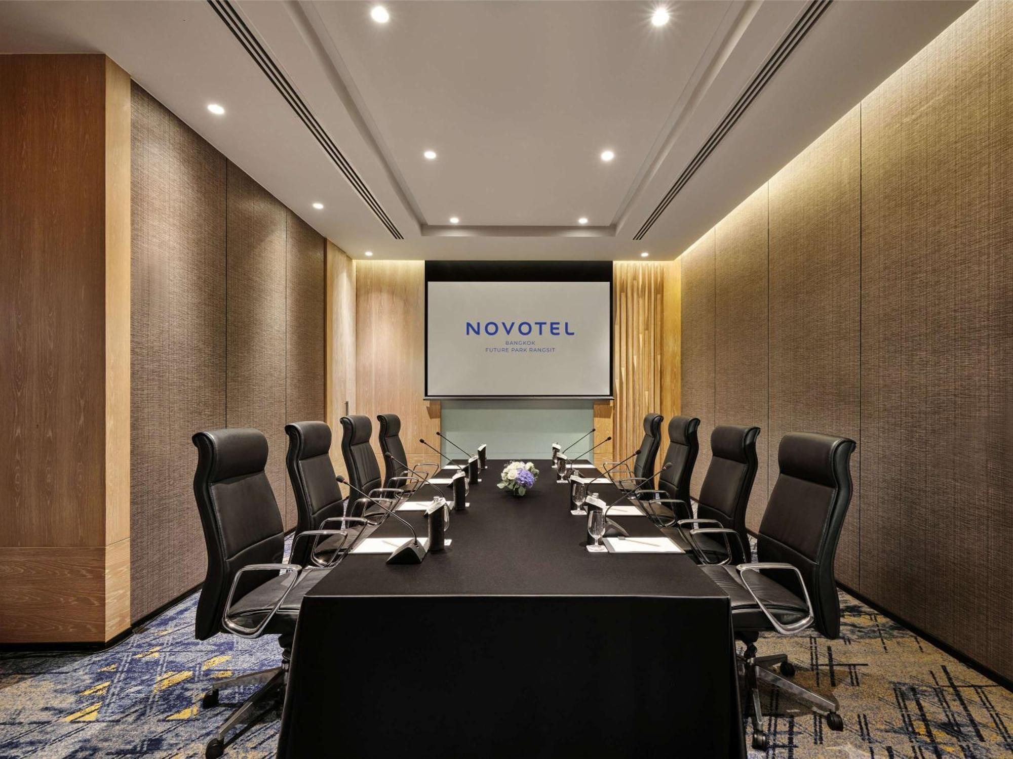 Novotel Bangkok Future Park Rangsit Патхумтхани Экстерьер фото